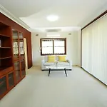 3Br House With Swimming Pool In Sydney