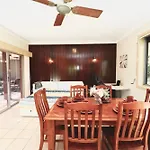 3Br House With Swimming Pool In Sydney