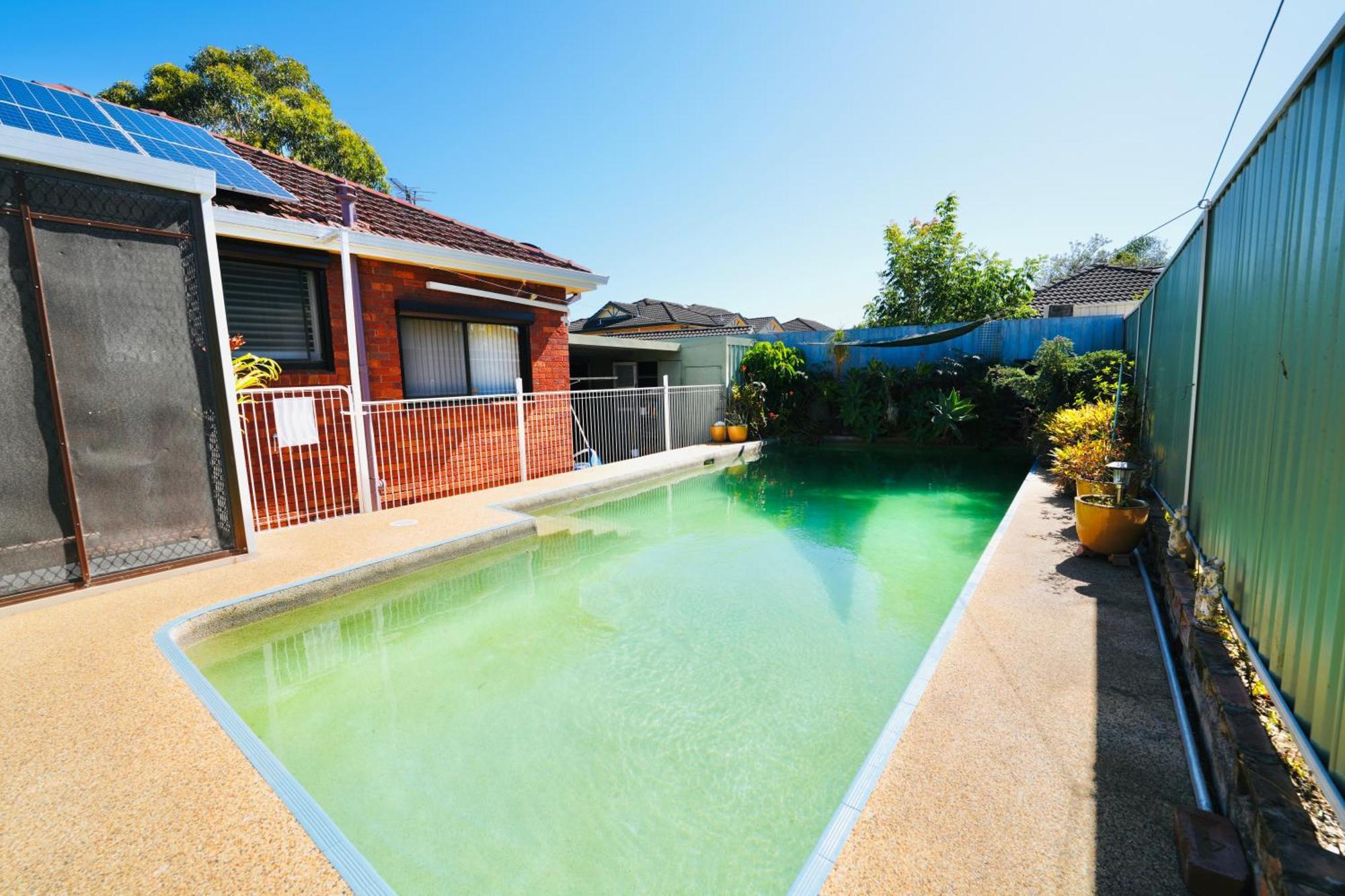 3br House With Swimming Pool In Sydney