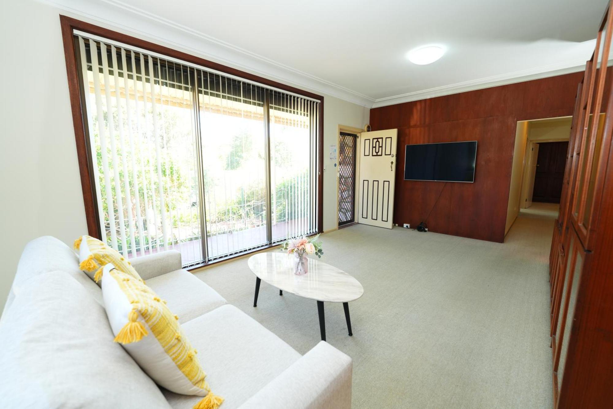 3br House With Swimming Pool In * Sydney