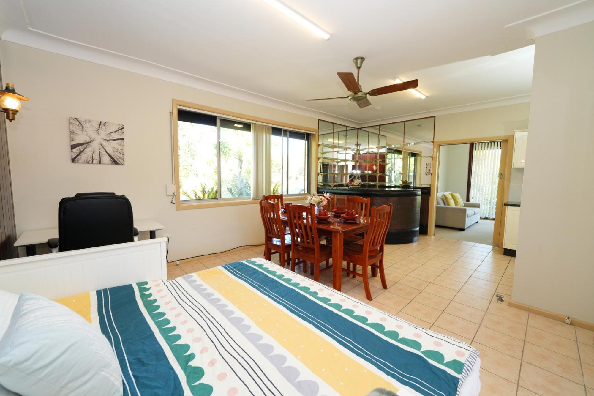 3br House With Swimming Pool In Holiday home Sydney